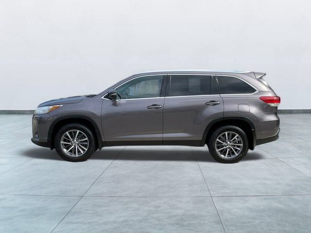 Used 2019 Toyota Highlander XLE AWD/4WD image 4