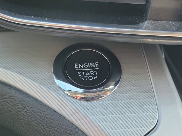 Certified 2022 Ford Explorer XLT w/ Equipment Group 202A image 11