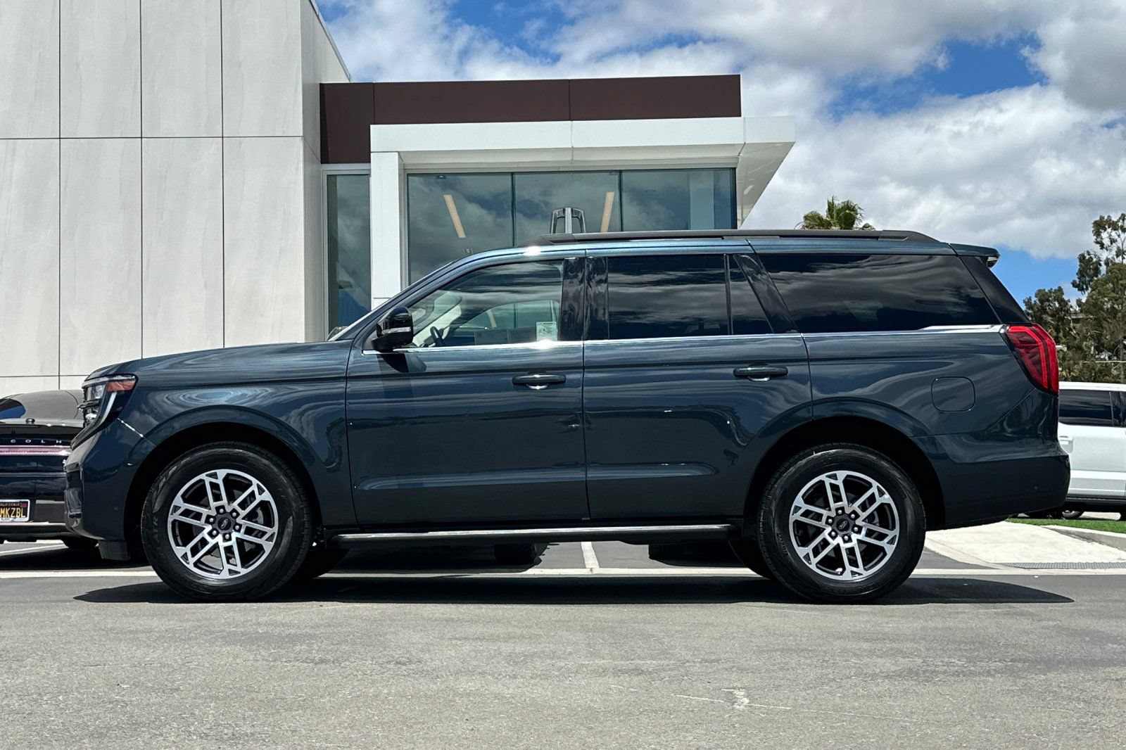 Certified 2025 Ford Expedition Active AWD/4WD image 6