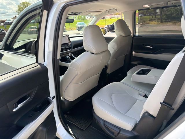 Used 2025 Toyota Grand Highlander AWD Hybrid image 26