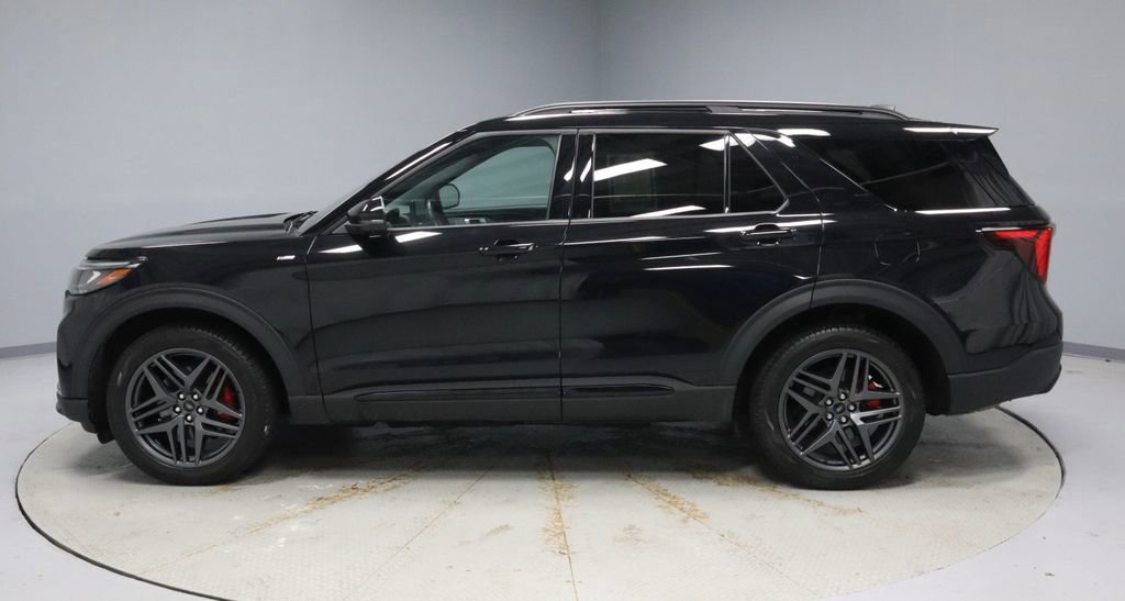 Certified 2025 Ford Explorer ST-Line w/ ST-Line Street Pack image 2