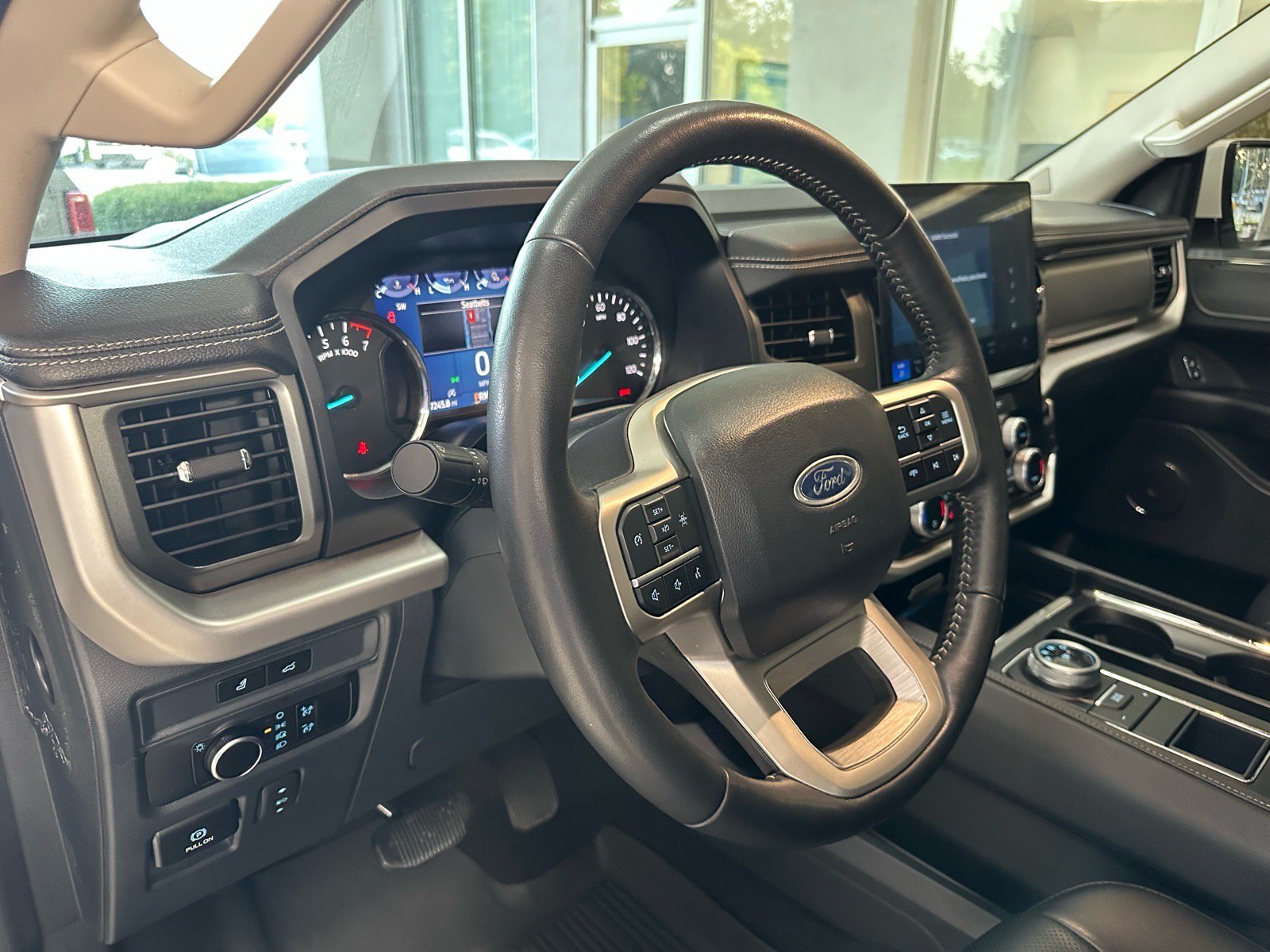 Certified 2024 Ford Expedition XLT RWD image 17