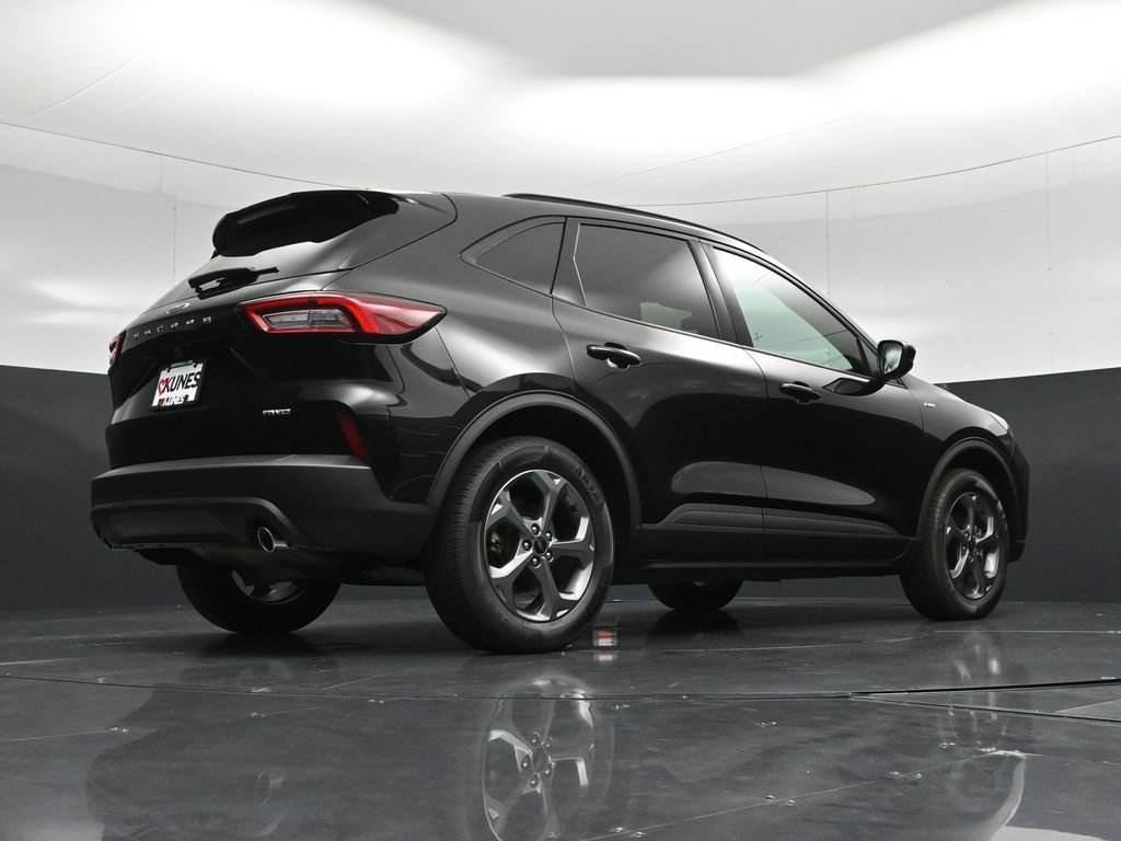 Certified 2025 Ford Escape ST-Line Select AWD/4WD image 43