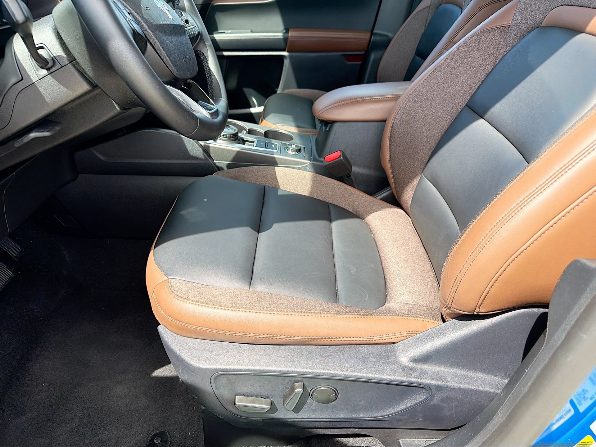 Certified 2025 Ford Bronco Sport Outer Banks w/ Outer Banks Tech Package+ AWD/4WD image 20