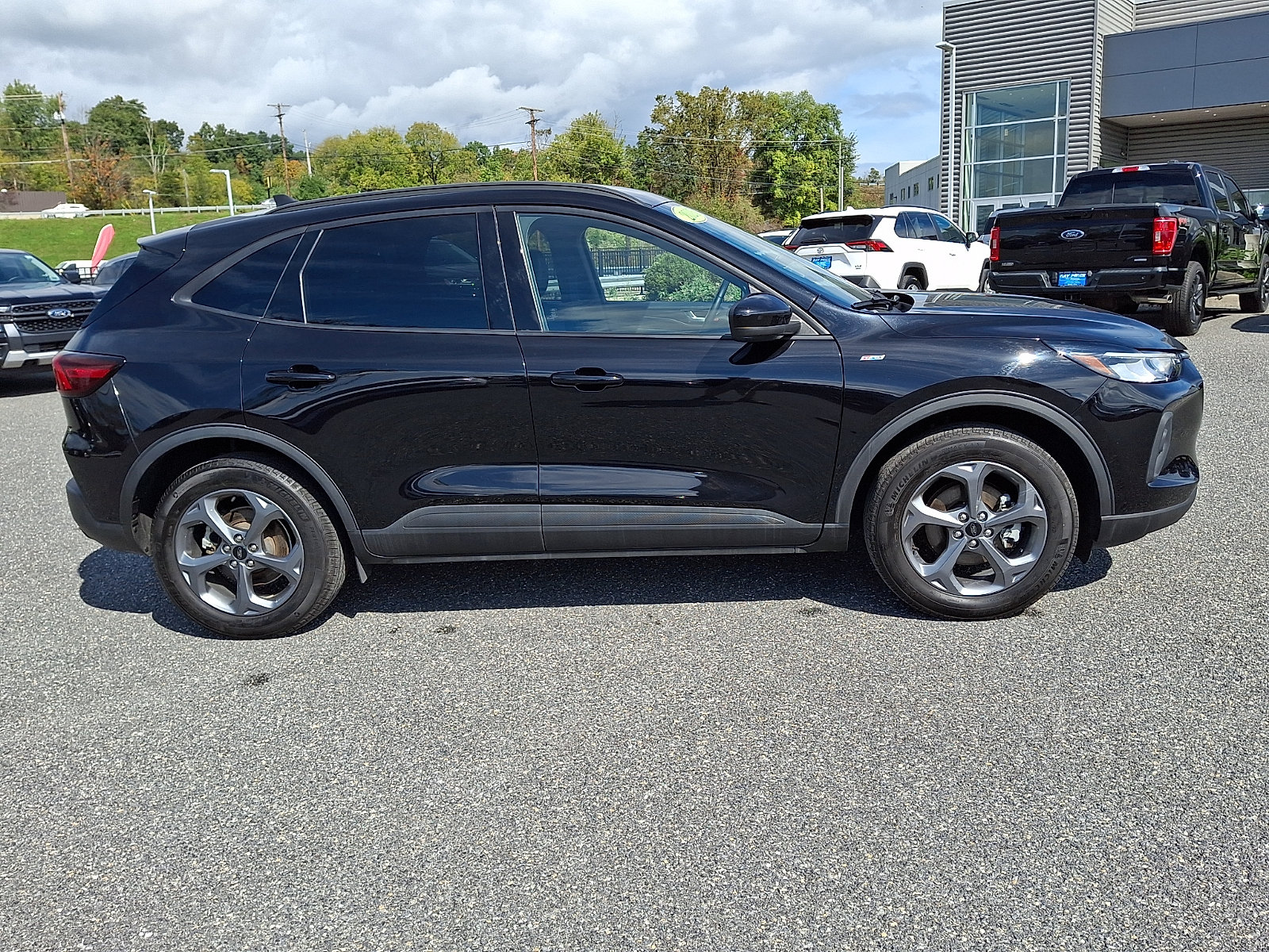 Certified 2025 Ford Escape ST-Line Select AWD/4WD image 8