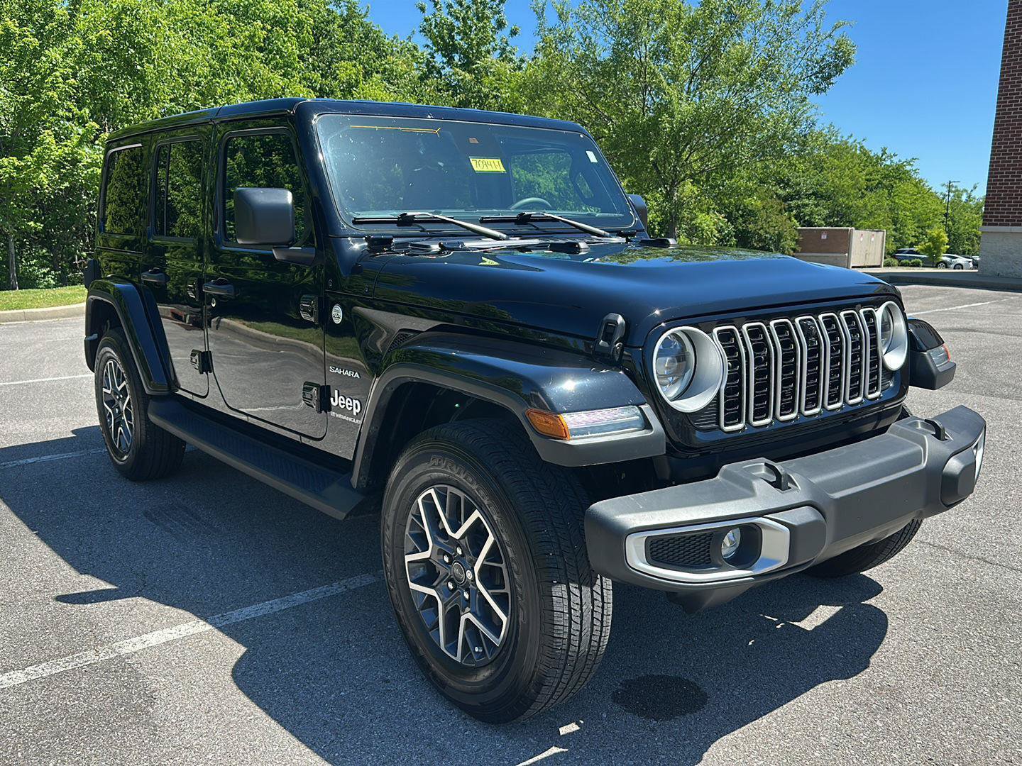 Used 2024 Jeep Wrangler Unlimited Sahara w/ Technology Group AWD/4WD image 7
