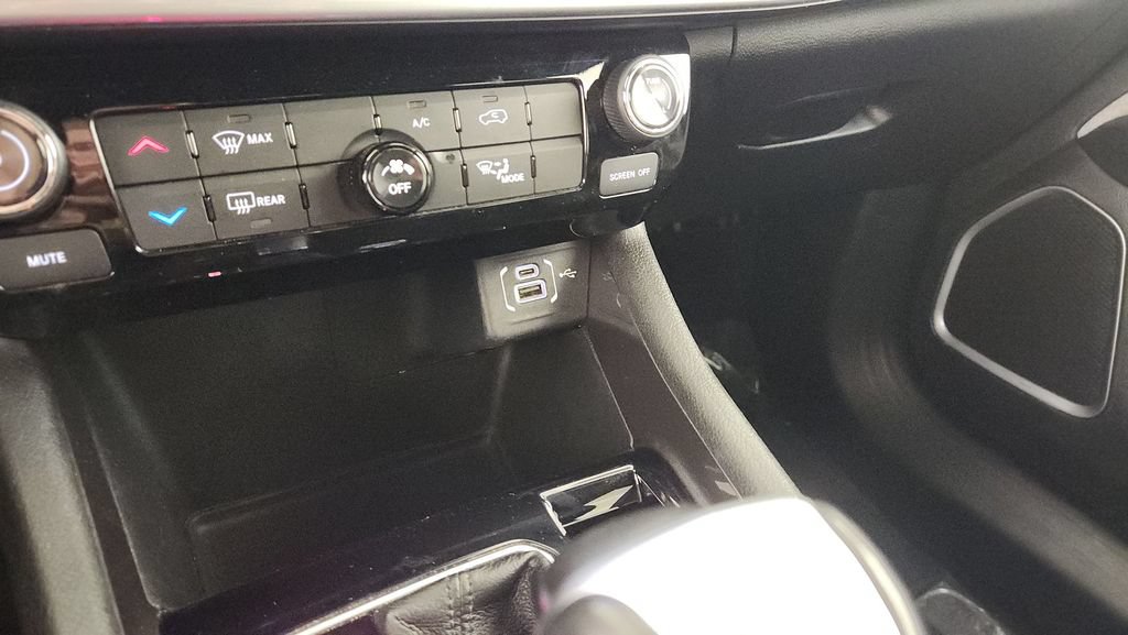 Used 2024 Jeep Compass Latitude AWD/4WD image 17