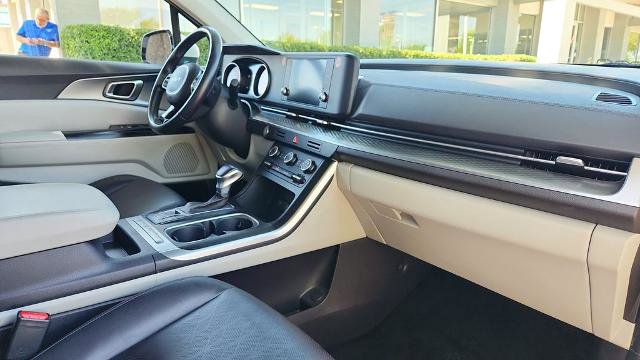 Used 2024 Kia Carnival LX image 32