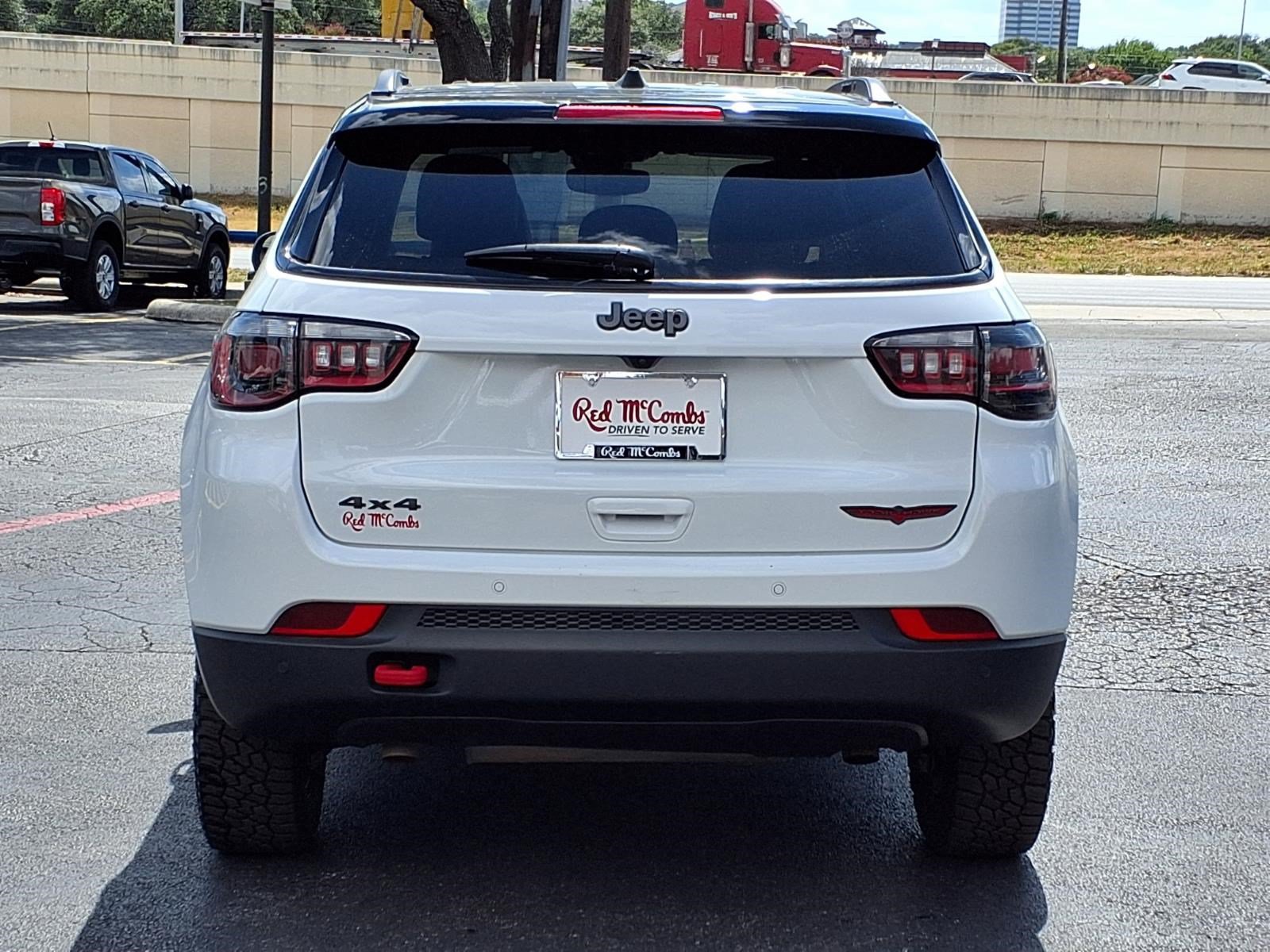 Used 2025 Jeep Compass Trailhawk AWD/4WD image 7