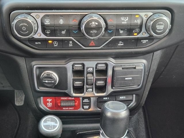 Used 2023 Jeep Gladiator Rubicon w/ Cold Weather Group AWD/4WD image 17