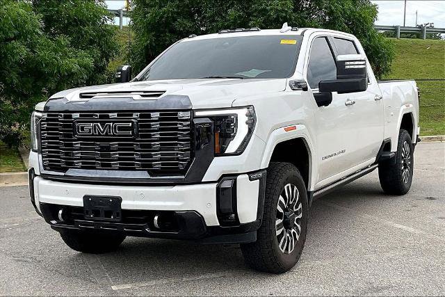 Used 2024 GMC Sierra 3500 Denali Ultimate AWD/4WD image 3