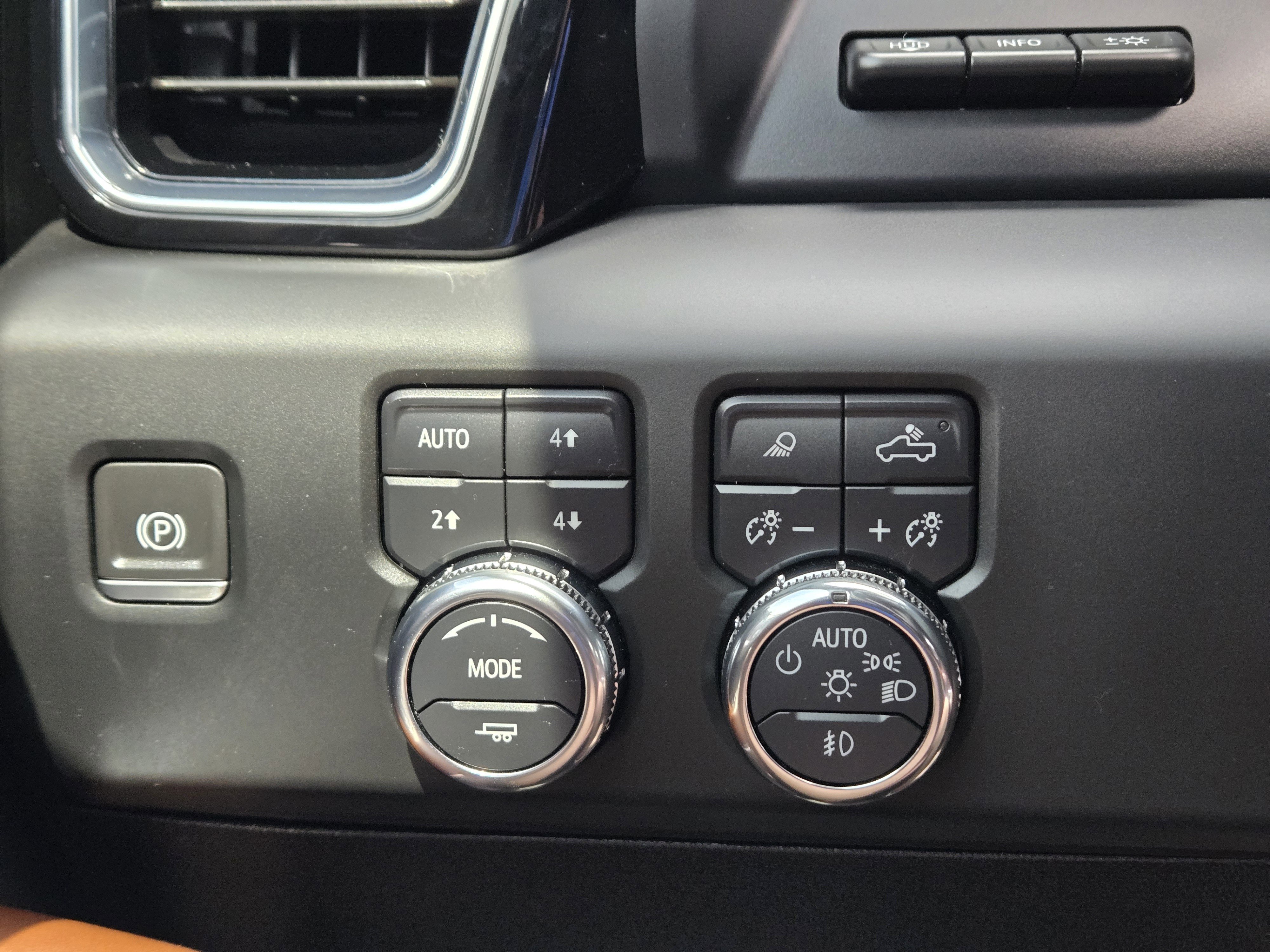 Used 2024 GMC Sierra 2500 Denali Ultimate w/ Max Trailering Package AWD/4WD image 24