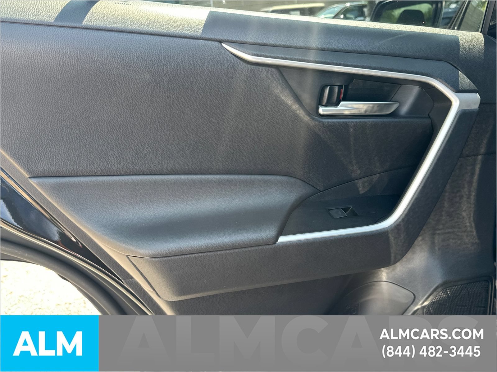 Used 2025 Toyota RAV4 XLE FWD image 26
