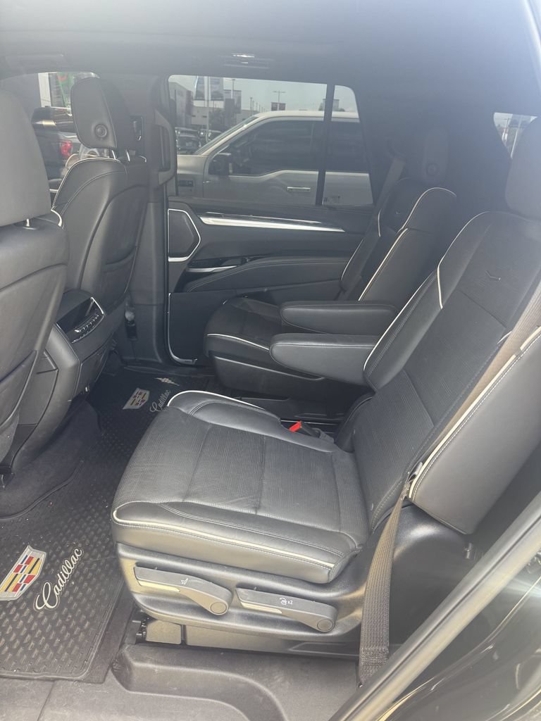 Used 2025 Cadillac Escalade Premium Luxury AWD/4WD image 4