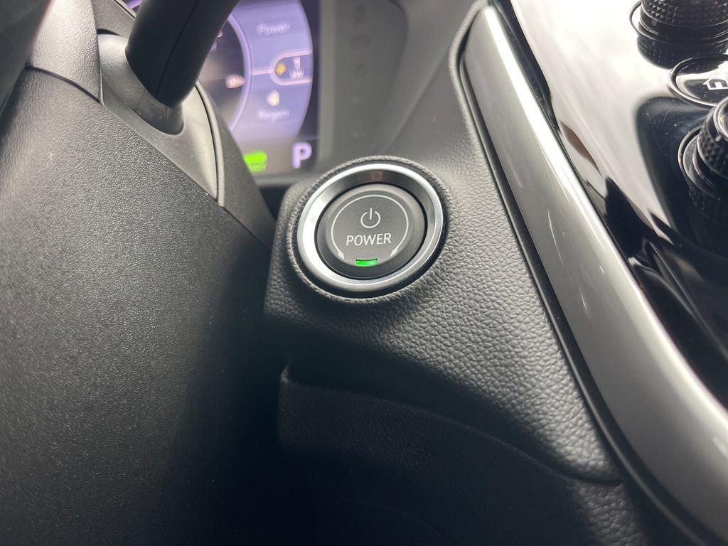 Used 2022 Chevrolet Bolt EUV LT w/ Convenience Package image 12