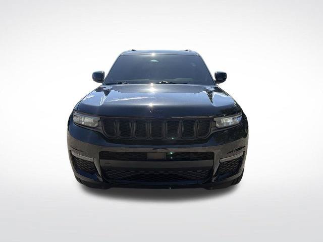 Used 2024 Jeep Grand Cherokee L Limited w/ Black Appearance Package RWD image 3