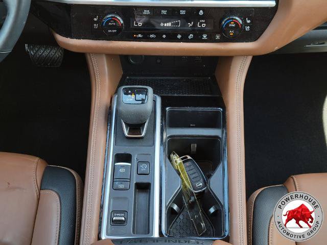 Used 2025 Nissan Pathfinder Platinum w/ Lighting Package (N92) FWD image 25