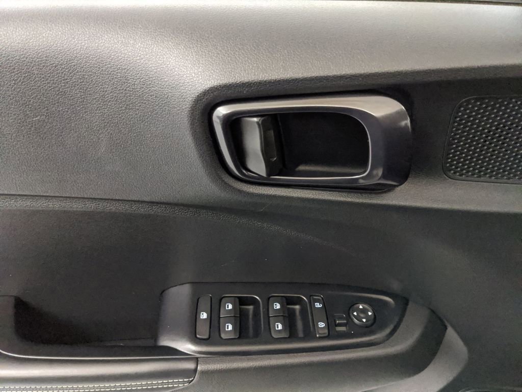 Used 2024 Hyundai Venue Limited image 15