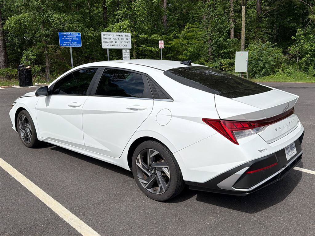 Used 2024 Hyundai Elantra Limited FWD image 3