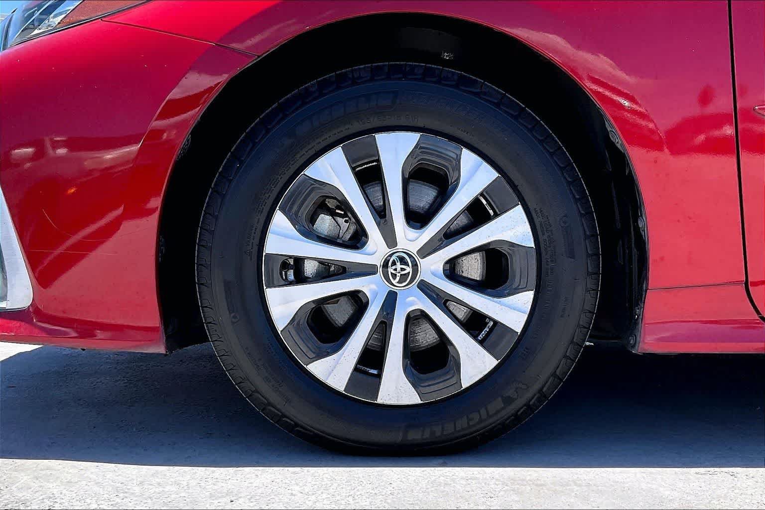 Used 2022 Toyota Prius Prime XLE FWD image 8