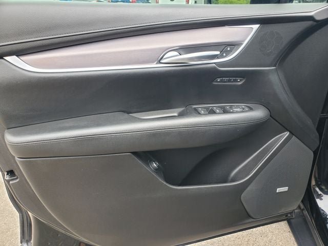 Used 2017 Cadillac XT5 Luxury w/ Driver Awareness Package FWD image 7