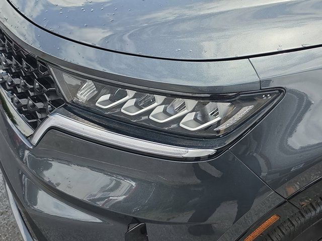 Used 2023 Kia Sorento S image 11