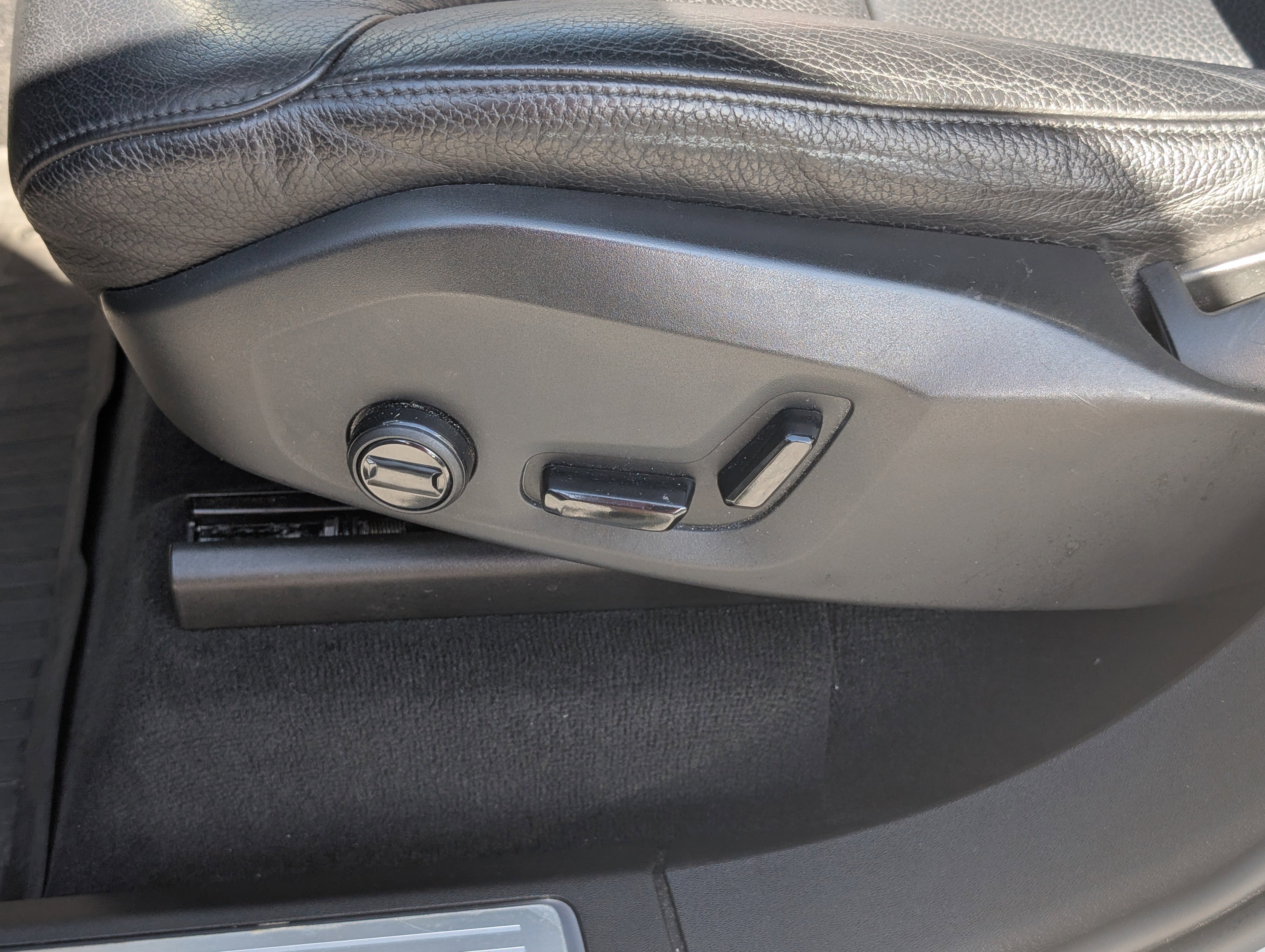 Used 2021 Volvo XC90 T6 Momentum w/ Advanced Package image 24