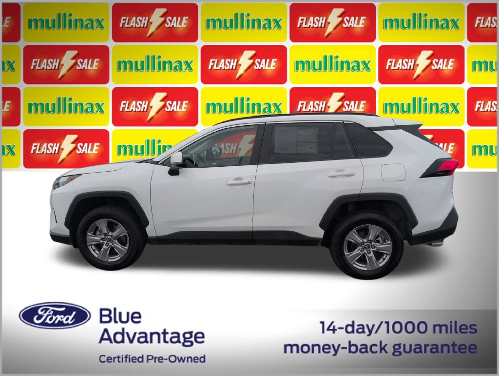 Used 2025 Toyota RAV4 XLE AWD/4WD image 12