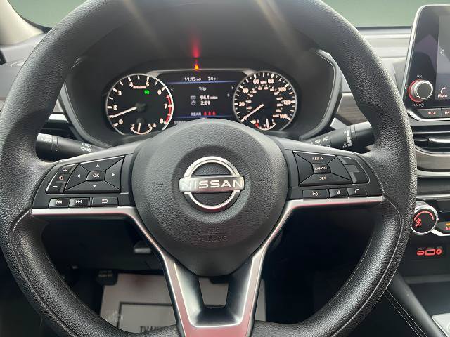 Used 2023 Nissan Altima 2.5 SV FWD image 14
