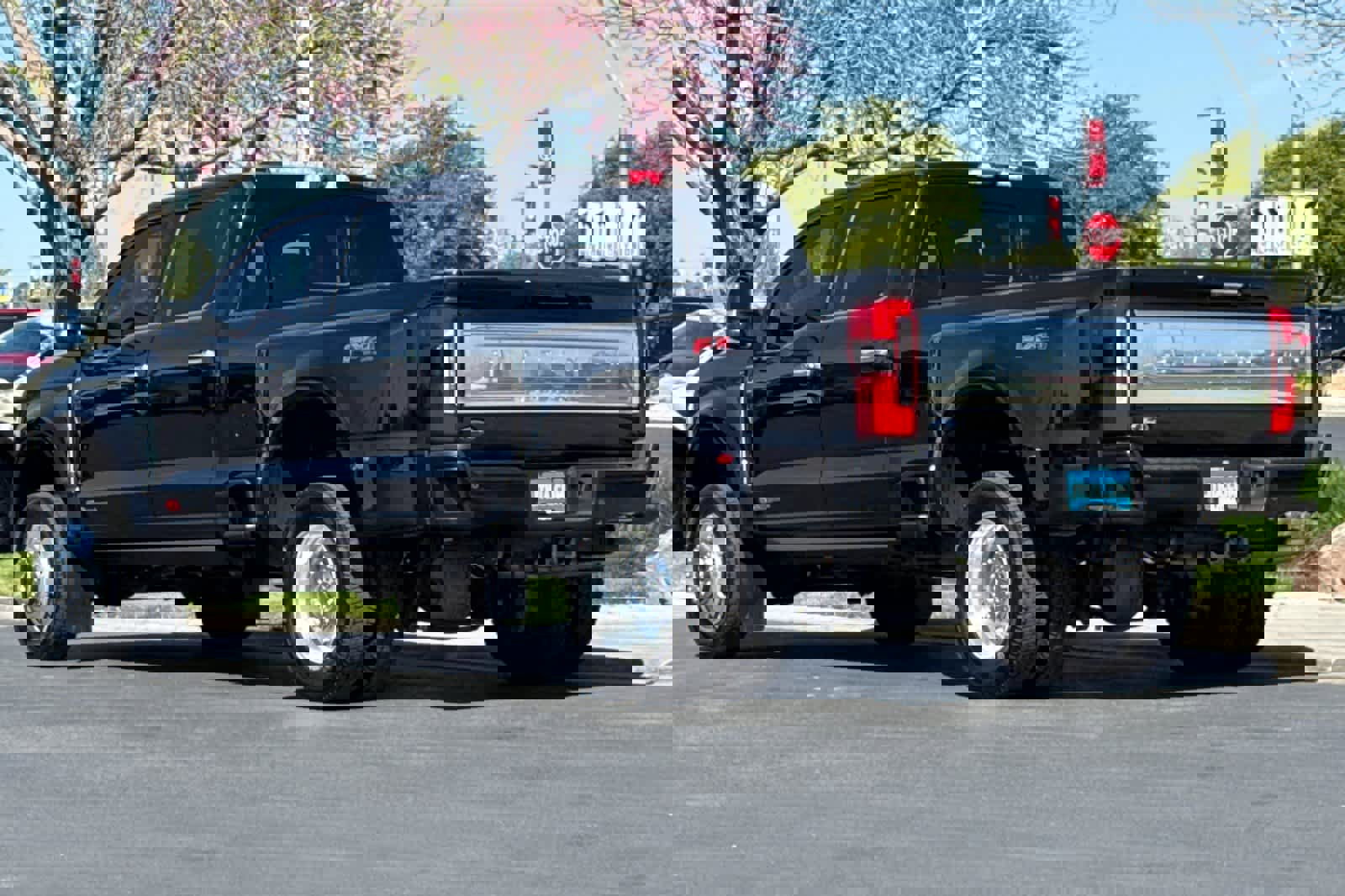 Certified 2023 Ford F450 Platinum w/ FX4 Off-Road Package image 6