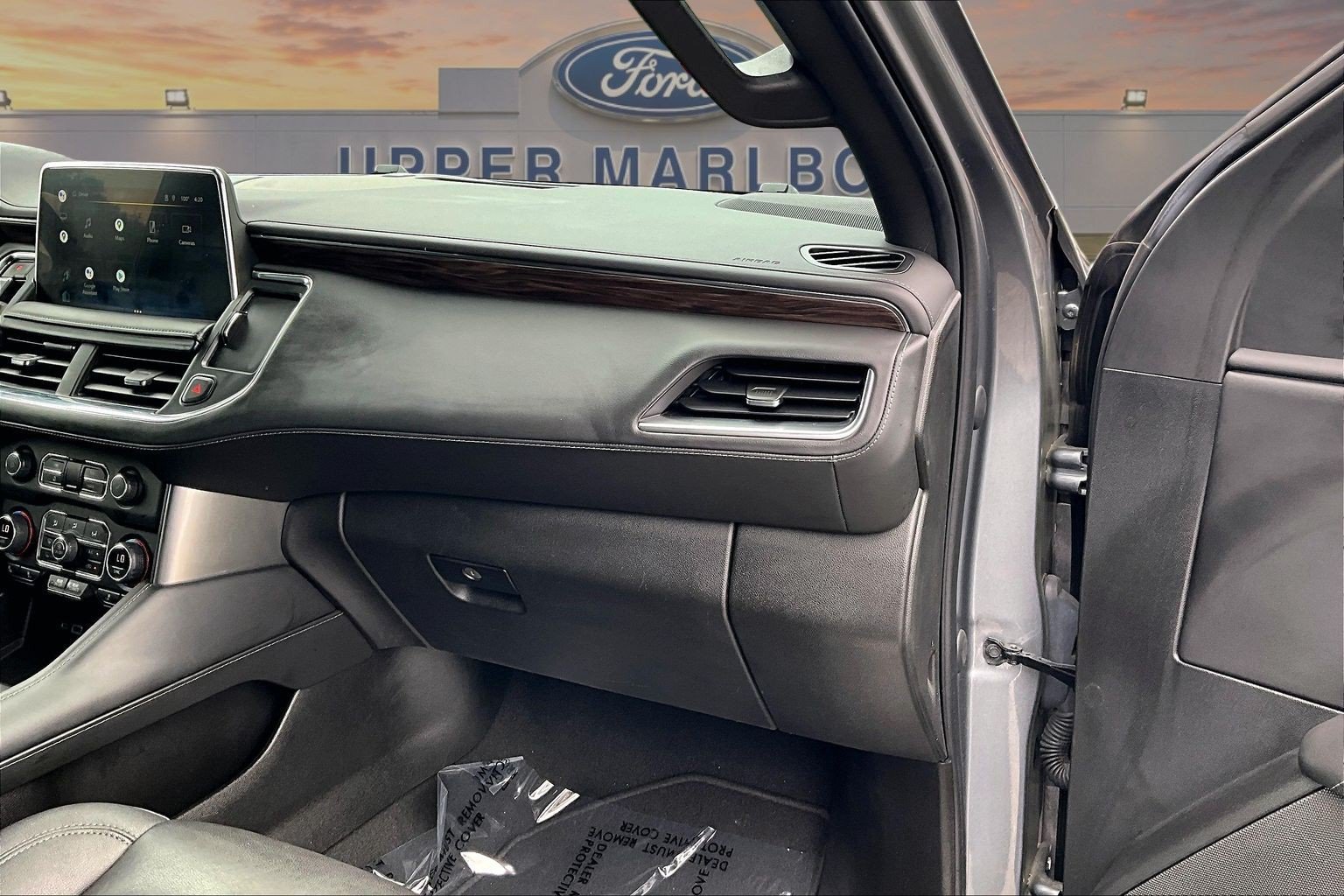 Used 2022 Chevrolet Suburban Z71 w/ Luxury Package AWD/4WD image 17