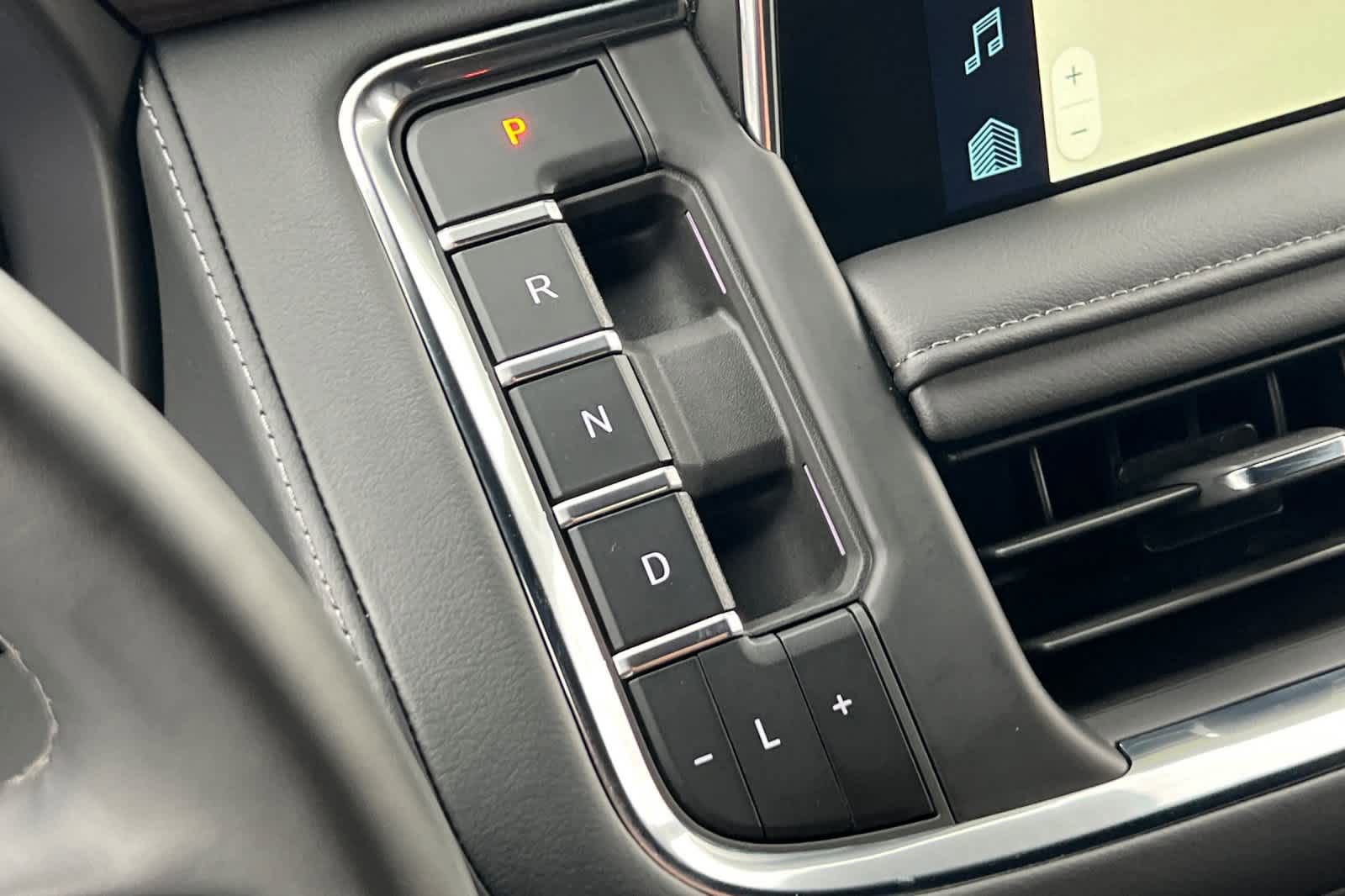 Used 2024 Chevrolet Tahoe Z71 w/ Luxury Package image 24