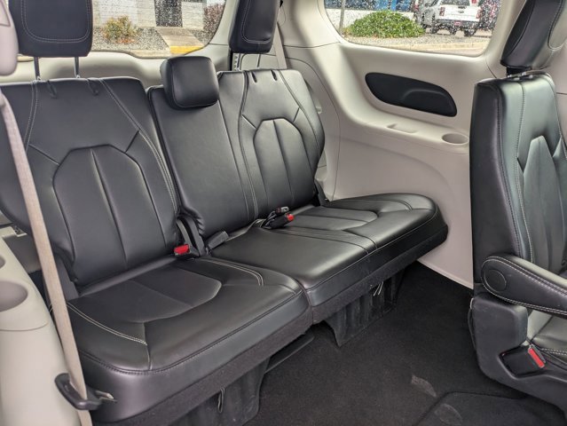 Used 2024 Chrysler Pacifica Touring-L FWD image 21