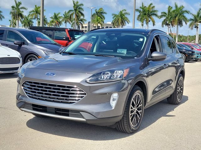 Certified 2022 Ford Escape Titanium w/ Titanium Premium Package FWD image 3