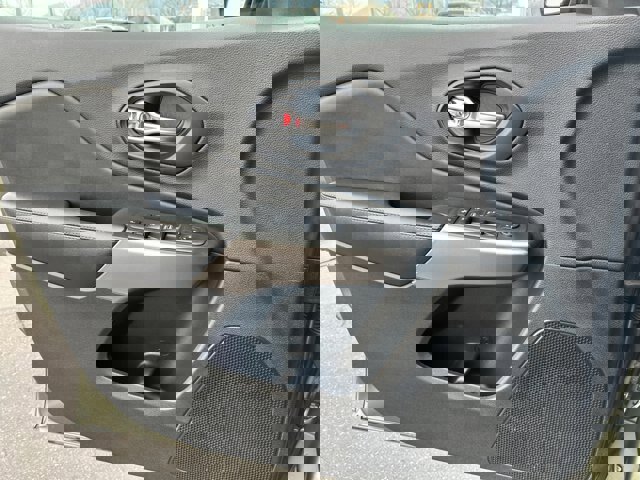 Used 2019 Jeep Cherokee Latitude Plus image 13