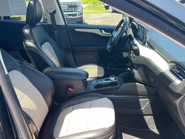 Certified 2022 Ford Escape Titanium w/ Titanium Elite Package AWD/4WD image 26