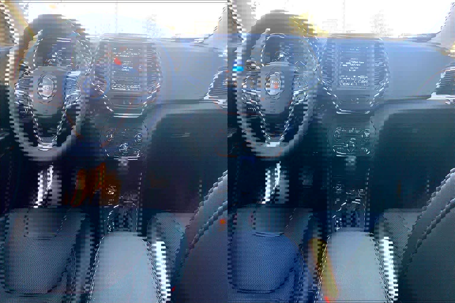 Used 2022 Jeep Cherokee Latitude Lux w/ Mopar Interior Package image 15