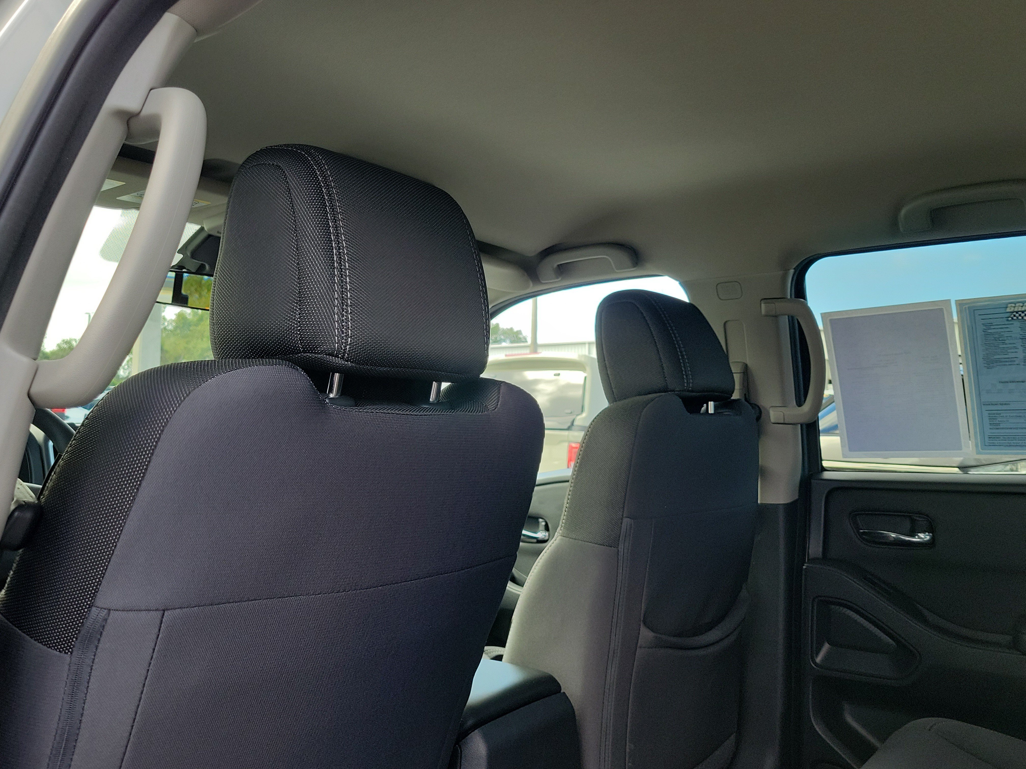 Used 2025 Nissan Frontier SV RWD image 12