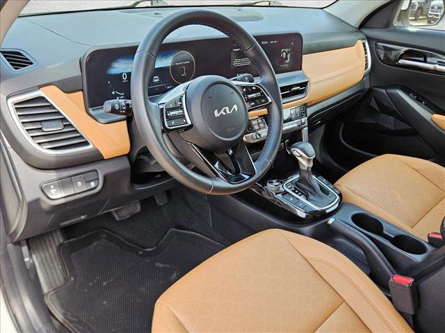 Used 2025 Kia Seltos EX w/ EX Sunroof Package image 10