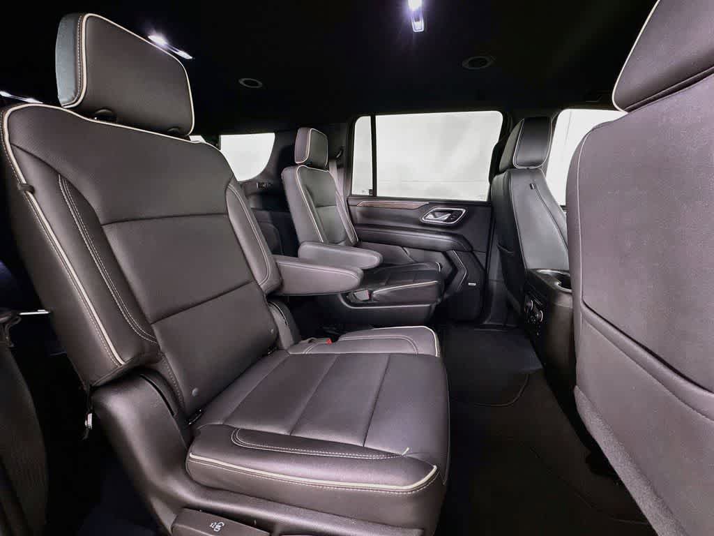 Used 2023 Chevrolet Suburban Premier AWD/4WD image 32