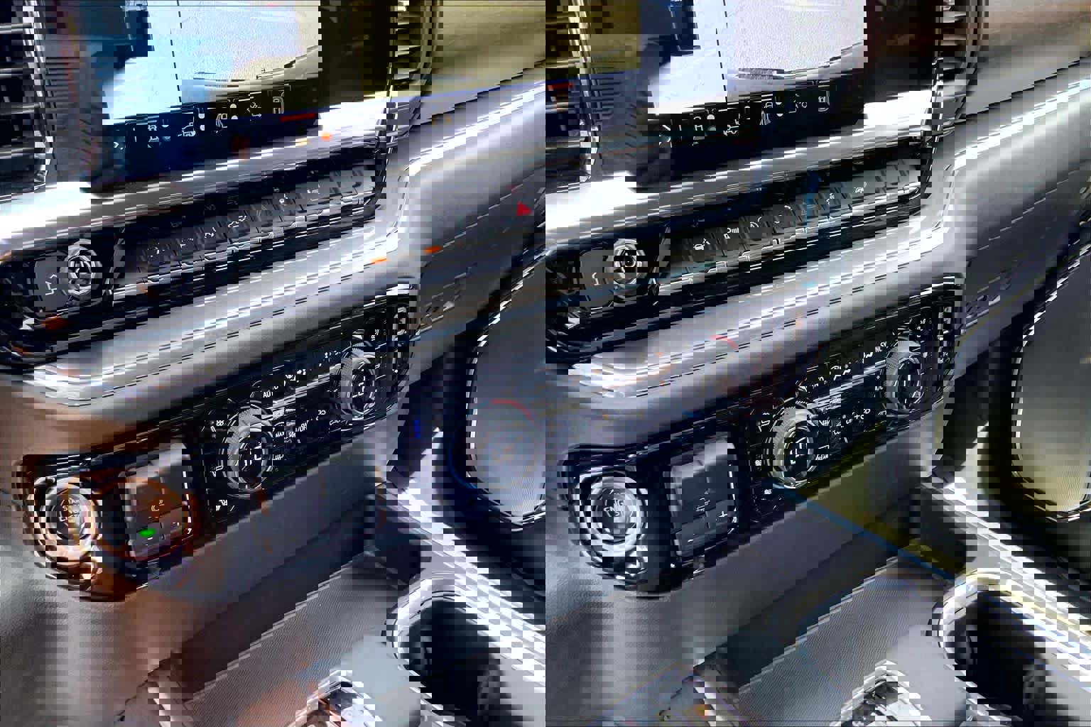 Used 2024 Chevrolet Silverado 1500 High Country w/ Technology Package AWD/4WD image 32