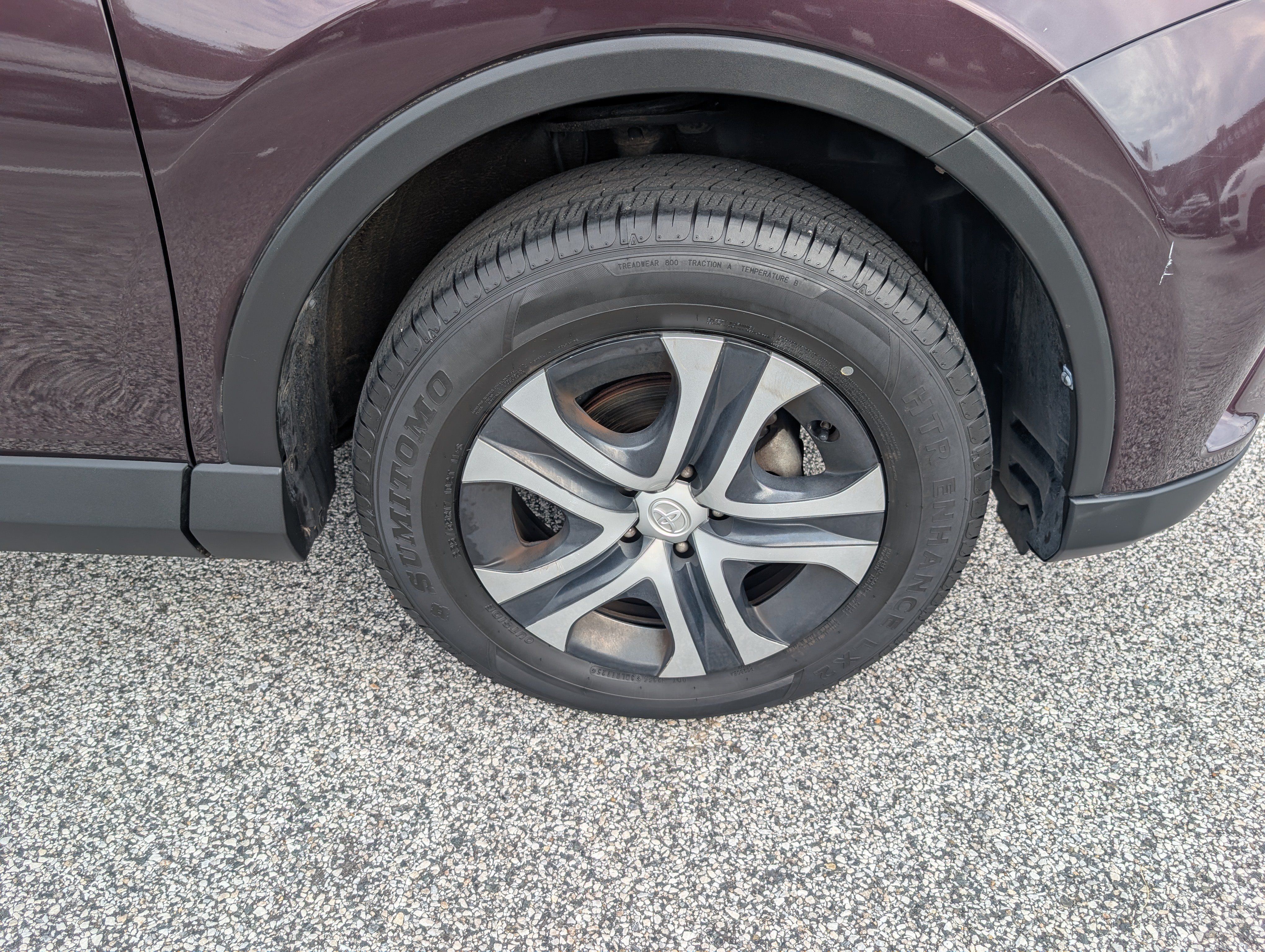 Used 2018 Toyota RAV4 LE w/ Carpet Mat Package AWD/4WD image 11