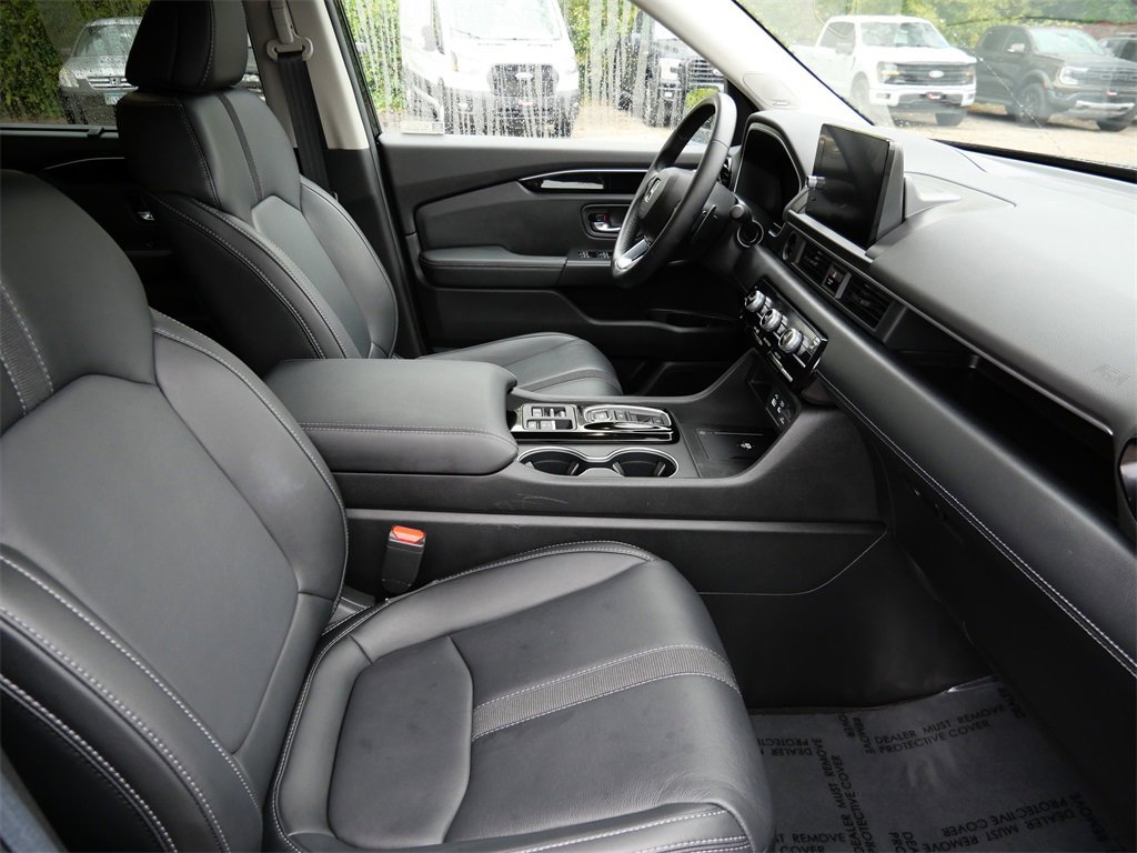 Used 2024 Honda Pilot Touring image 8