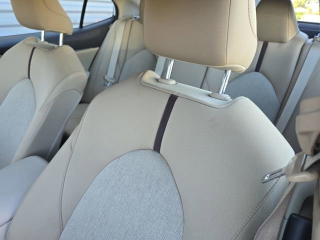 Used 2019 Toyota Camry L image 7