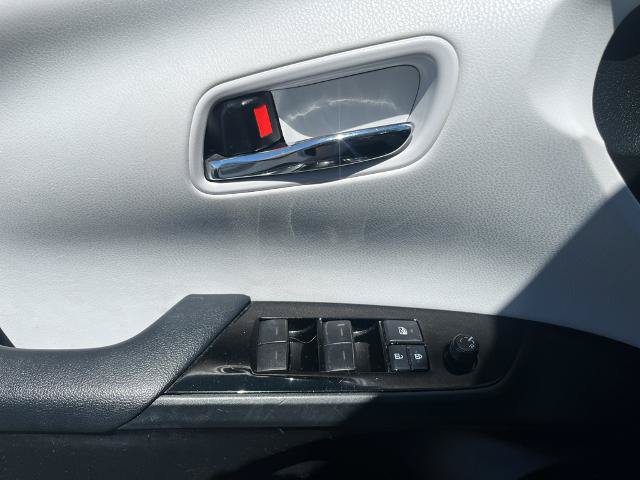 Used 2019 Toyota Prius LE AWD/4WD image 15