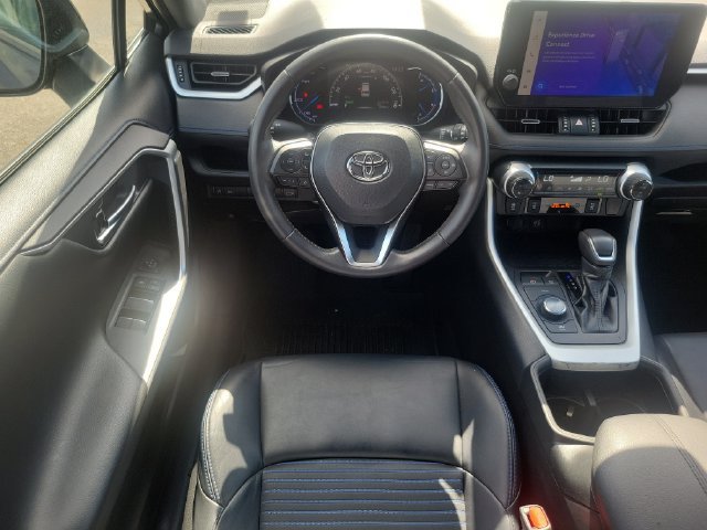 Used 2023 Toyota RAV4 XSE AWD/4WD image 11