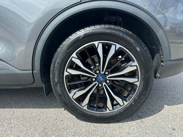 Certified 2022 Ford Escape SE w/ SE Sport Appearance Package image 28