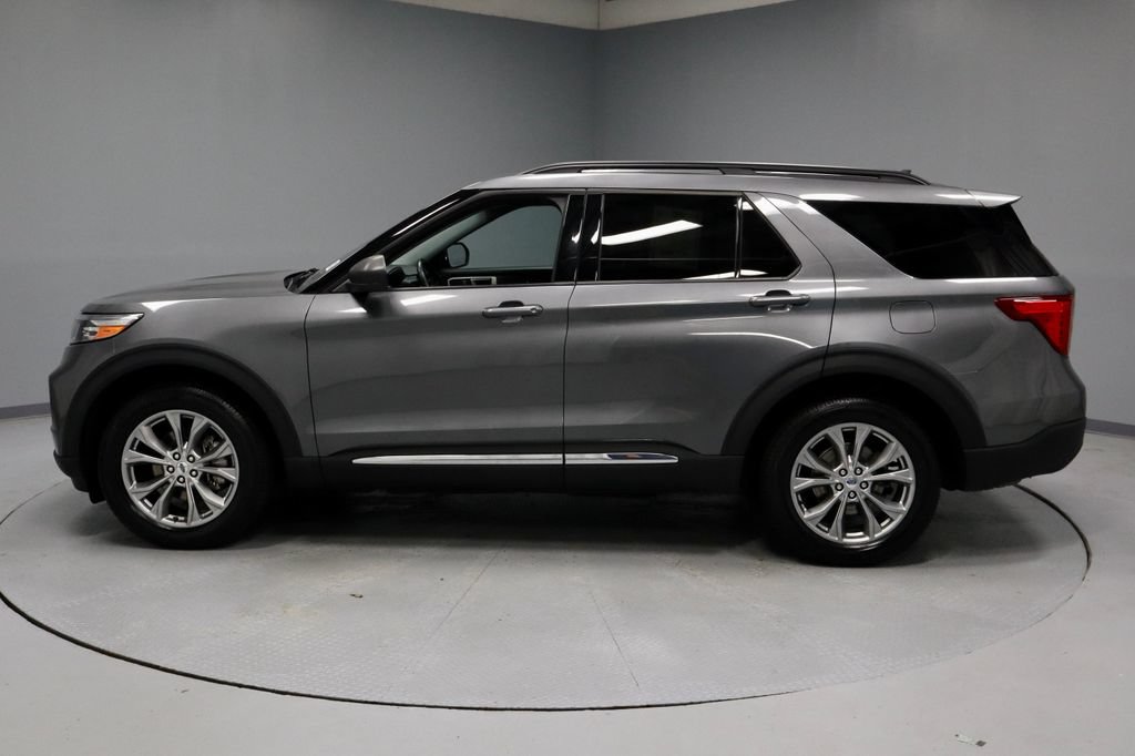 Certified 2022 Ford Explorer XLT w/ Equipment Group 202A AWD/4WD image 9