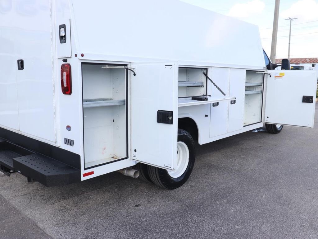 Certified 2022 Ford E-450 and Econoline 450 Super Duty w/ Power Windows & Locks Group image 7