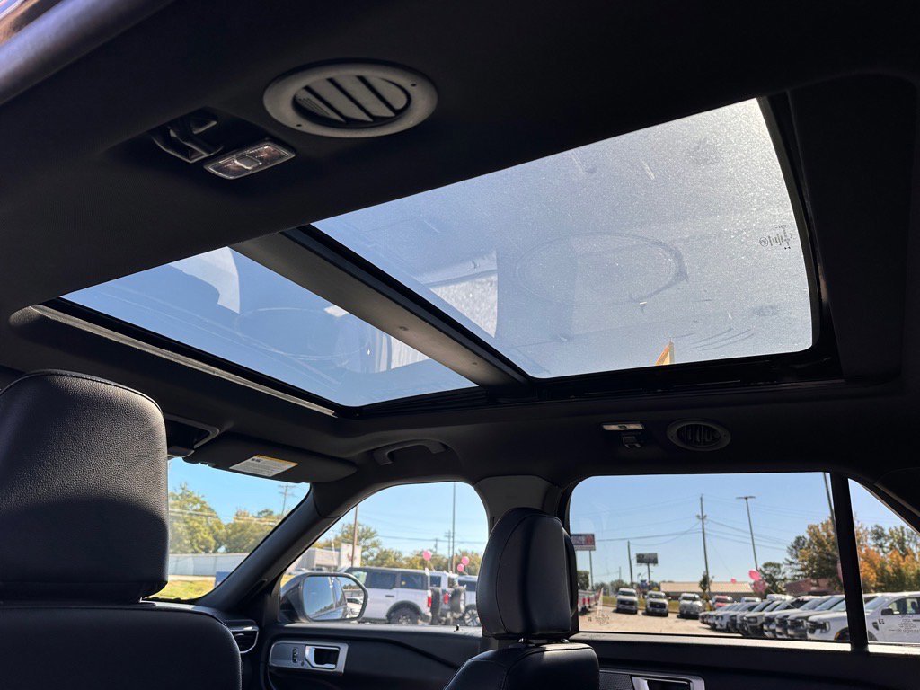 Certified 2024 Ford Explorer ST-Line w/ Class IV Trailer Tow Package image 13